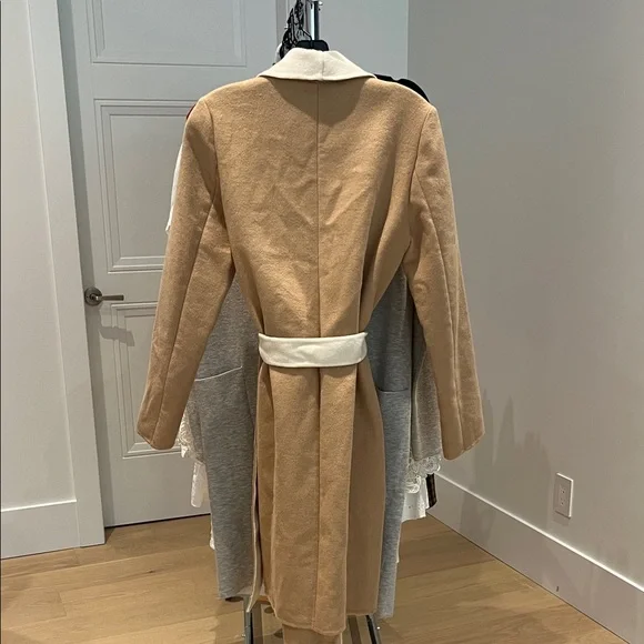 BCBGMaxAzria Camel and Ivory Robe - Picture 3 of 3
